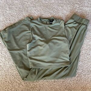 Privy Green Crop Top Casual Comfort